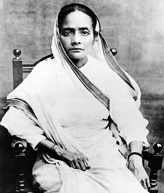 paragraph on kasturba gandhi in english